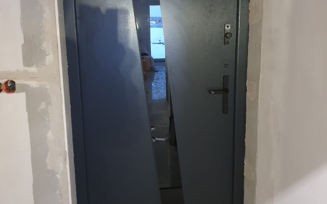 Montaż drzwi zewnętrznych marki Wikęd